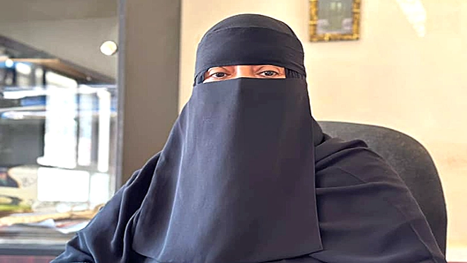 الأستاذة منى محسن السيلاني مديرة مجمع 14 أكتوبر في مديرية البريقة الأستاذة منى محسن السيلاني مديرة مجمع 14 أكتوبر في مديرية البريقة